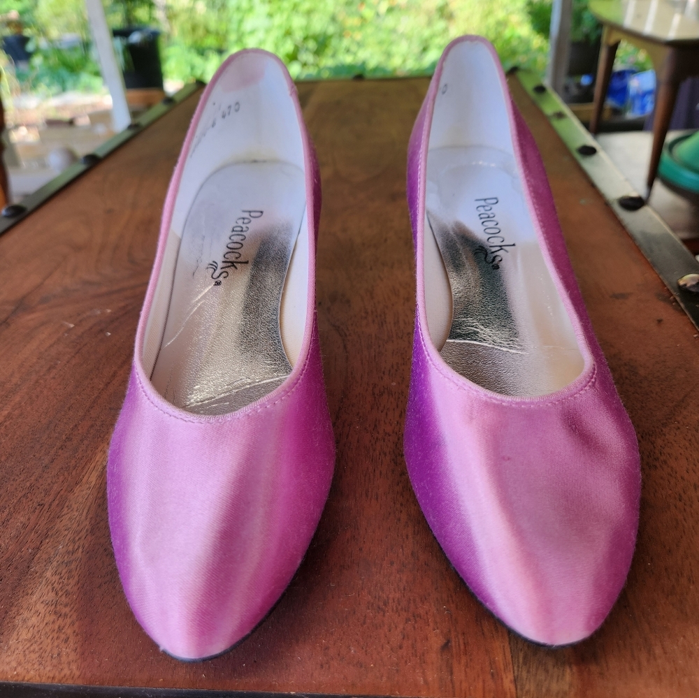 Low heel pumps